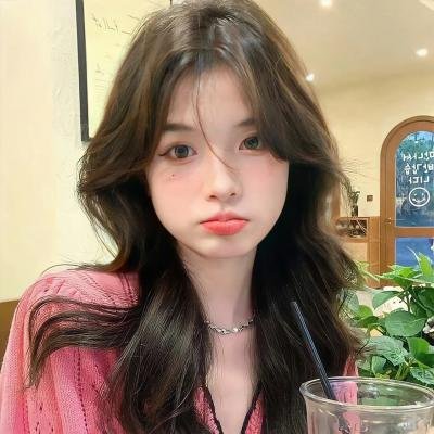 院子里的女人